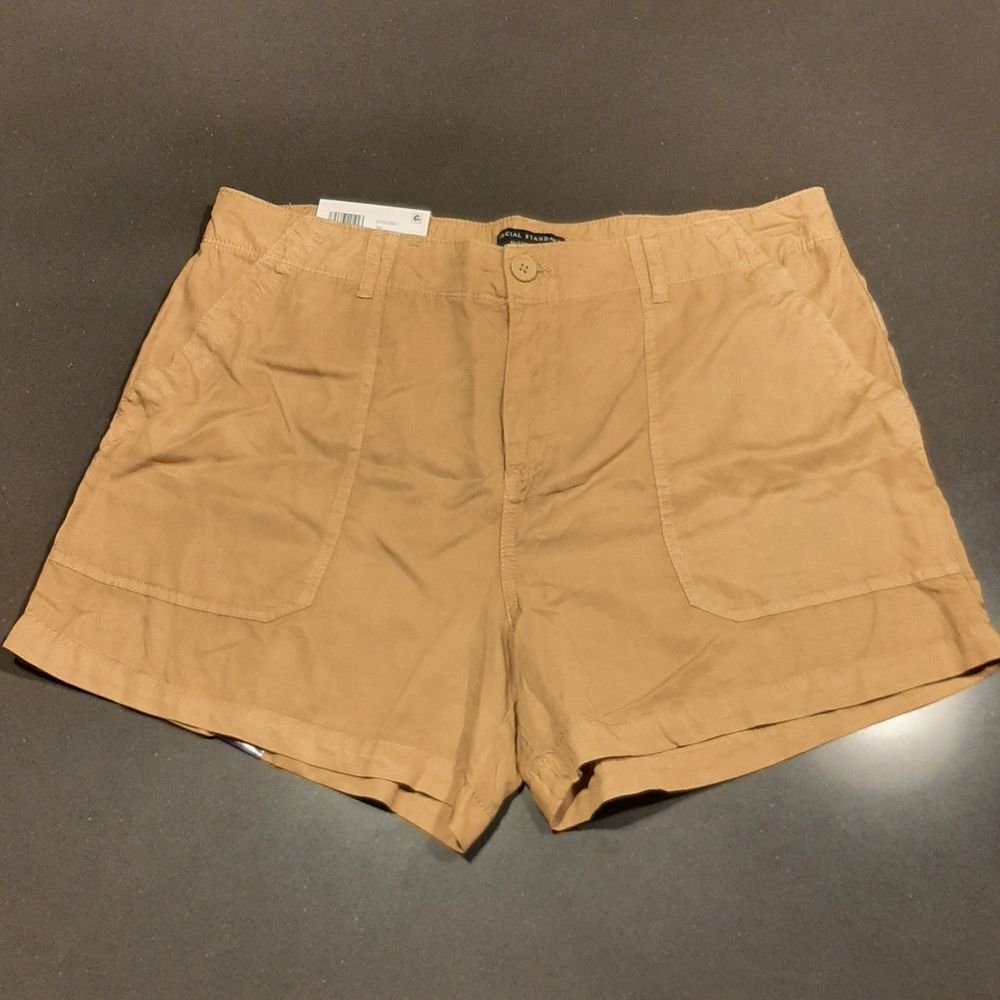Social Standard by Sanctuary Fortune Tencel Shorts Tan XXL NWT